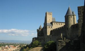 Stadtmauern von Carcassonne in der Sonne