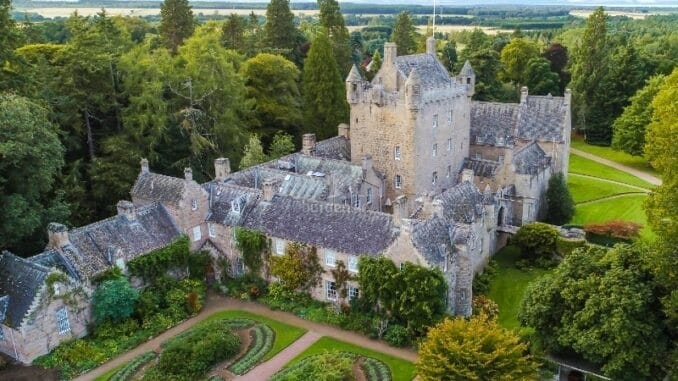 Cawdor Castle aus der Luft © VisitScotland | Kenny Lam
