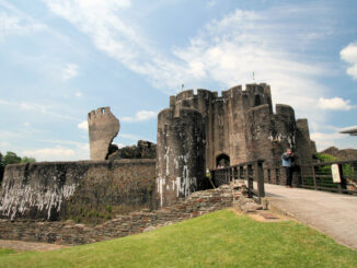 Caerphilly Castle in Wales © burgen.de