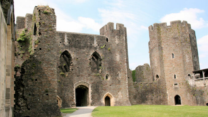 Caerphilly-Castle-Wales_0640_Innenhof