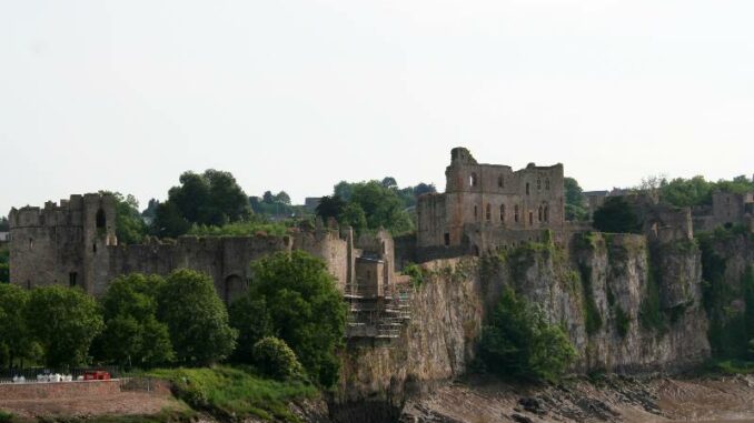 Chepstow-Castle-Tor-nach-Wales_c-burgen.de