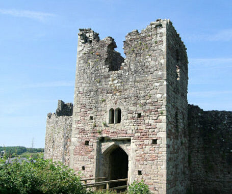 Coity-Castle-Wales_0584_gatehouse-aussen