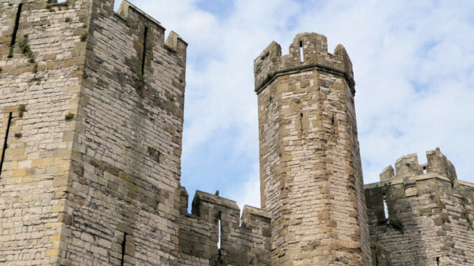 Caernarfon-Castle_Wales_Mauerdetail