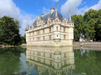 Château Azay-le-Rideau spiegelt sich im Indre © burgen.de