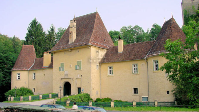 Schloss-Thalberg_0006_Torhaus