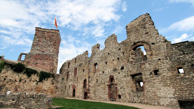 Burg-Roetteln_1589_Palas