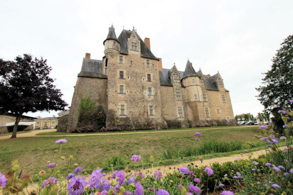 Chateau de Bauge (Loire, Frankreich) - Blick aus dem Garten