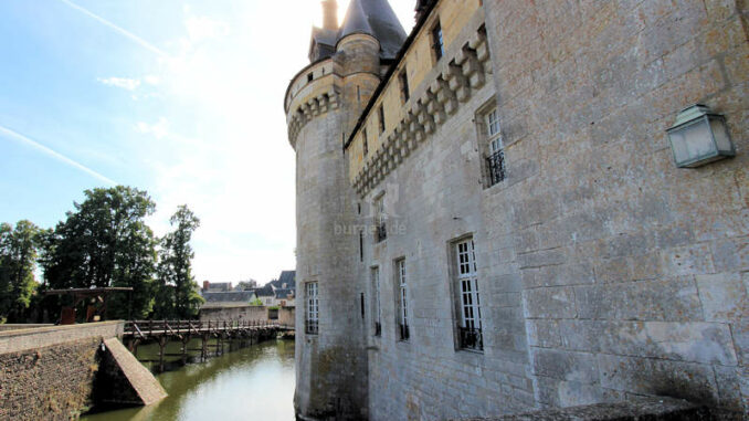 Chateau-de-Sully-sur-Loire_7457_Haupteingang