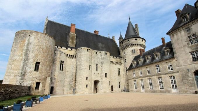 Chateau-de-Sully-sur-Loire_7490_Innenhof