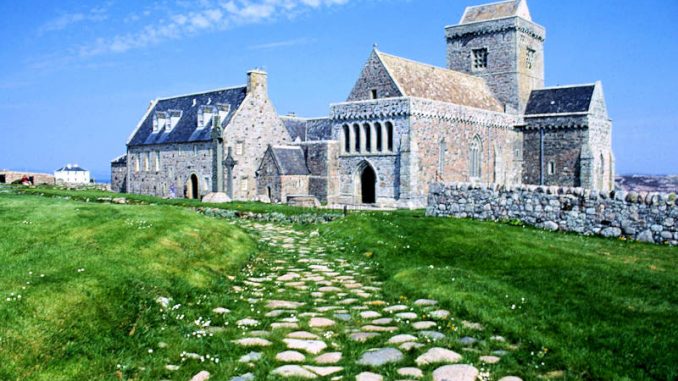 Iona-Abbey_002_historic-scotland