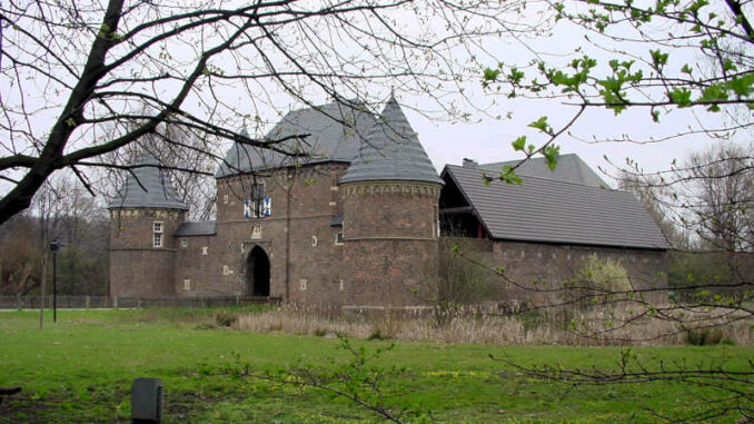 Burg-Vondern_Torhaus_0005