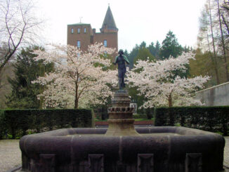 Schloss Landsberg, Garten mit Brunnen