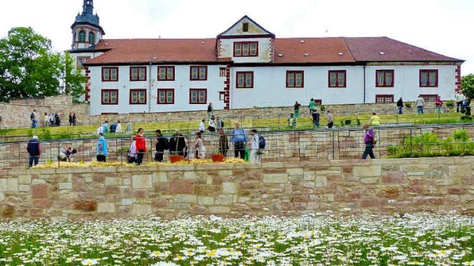 Schloss-Wilhelmstein_Seitenansicht