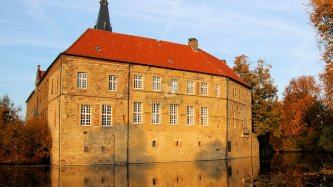 Burg-Luedinghausen_1583780328-Herbst2015