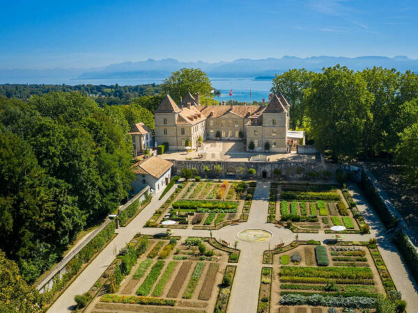 Luftbild © Château de Prangins Musée national suisse