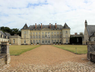 Château de Montgeoffroy, Loire - frontaler Blick auf das Hauptgebäude