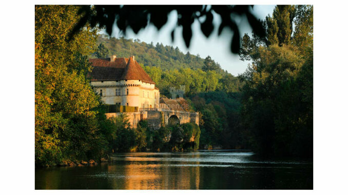 Chateau-de-Losse_Blick-vom-Fluss