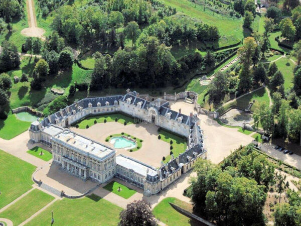Schloss und Park aus der Luft © Château de Bizy