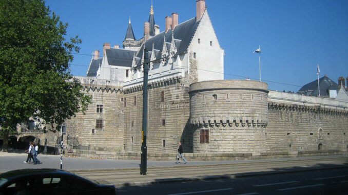 Chateau-des-Ducs-de-Bretagne_Schildwall_0979