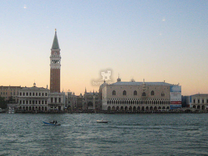 Der Dogenpalast in Venedig © burgen.de