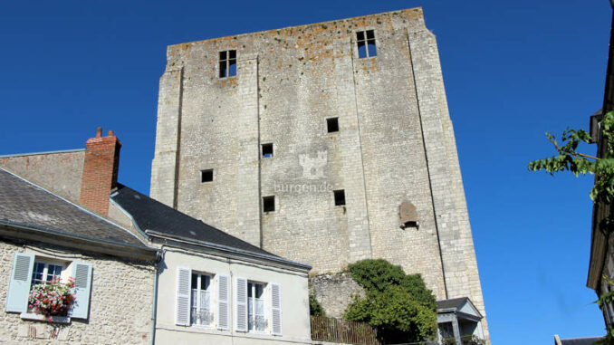 Chateau-Beaugency_Seitenansicht-Turm