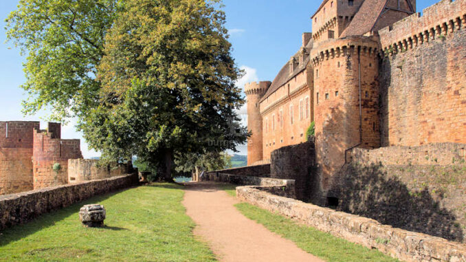 Chateau-de-Castelnau-Bretenoux_Vorburg+Torhaus_Pascal-Lemaitre-CMN
