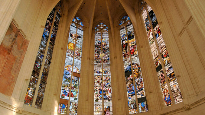 Chateau-de-Vincennes_Glasfenster-der-Sainte-Chapelle_c-Patrick-Cadet-Centre-des-monuments-nationaux_800