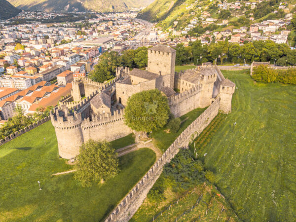 Castello di Montebello - Luftaufnahme © Redesign