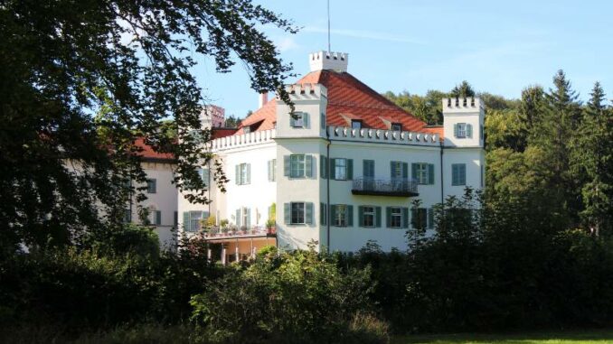 Schloss-Possenhofen_c-burgen.de