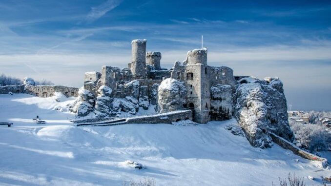 Burg Ogrodzieniec im Winter © Zamek Ogrodzieniec