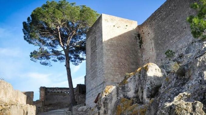 Die Mauern und der Torre Cuadrada_c-Castell de Xàtiva