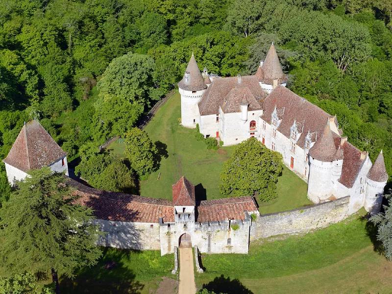 Das Schloss aus der Luft © Château de Bridoire