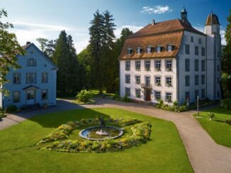 Schloss Schönau mit dem Trompeterbrunnen © Tourismus und Kulturamt Bad Säckingen