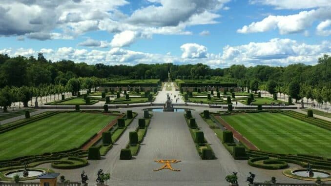 Drottningholms Slott Blick in den Barockgarten