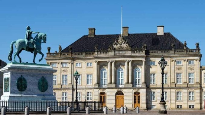 Christian VIIs Palais und Reiterstandbild-c-Peter Nørby_Kongernes Samling800