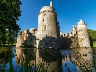 Château de la Hunaudaye | Eine Märchenburg spiegelt sich im Wassergraben © Cedric Bossard
